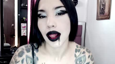Emerald Black online show from 02-24-25, 12:48