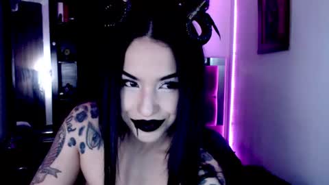 Snapshot of emearld_black chatting on 06-13-26, 05:16 Emerald Black online show from 06-13-26, 05:16