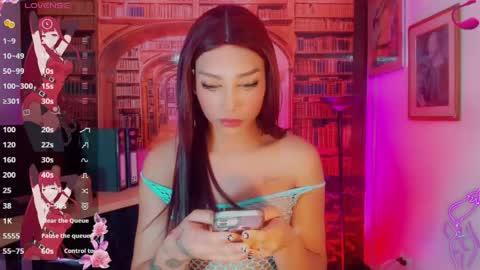 Snapshot of emeli_roushot chatting on 05-26-26, 11:17 Emeli online show from 05-26-26, 11:17