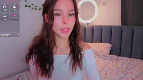 Snapshot of emelia_fox chatting on 09-17-25, 10:44 Emmy the sly little fox HTP is open an unforgettable show awaits you. I undress in private online show from 09-17-25, 10:44