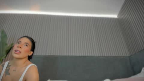 emelie_89 online show from 03-24-26, 11:37