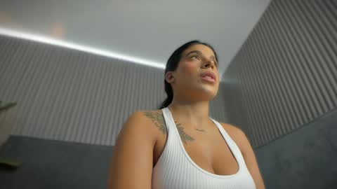 emelie_89 online show from 04-20-26, 11:35