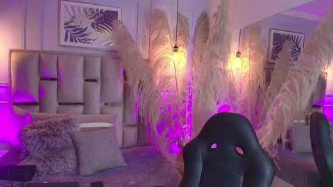 Snapshot of emelie_ch_ chatting on 01-18-25, 12:35 Emily  online show from 01-18-25, 12:35