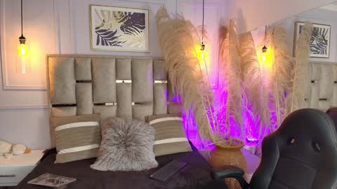 Snapshot of emelie_ch_ chatting on 01-23-25, 06:06 Emily  online show from 01-23-25, 06:06