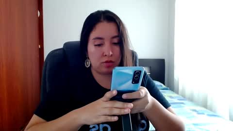 Snapshot of emely_sexx chatting on 09-08-25, 04:50 emely_sexx online show from 09-08-25, 04:50