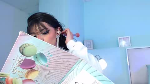 Snapshot of emerald_gh chatting on 05-08-26, 02:39 Danna online show from 05-08-26, 02:39