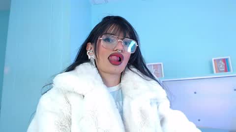 Snapshot of emerald_gh chatting on 05-09-26, 01:22 Danna online show from 05-09-26, 01:22