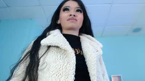 Snapshot of emerald_gh chatting on 05-19-26, 12:05 Danna online show from 05-19-26, 12:05