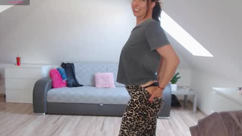 Snapshot of emerald_kittycat chatting on 03-09-26, 12:09 just me online show from 03-09-26, 12:09