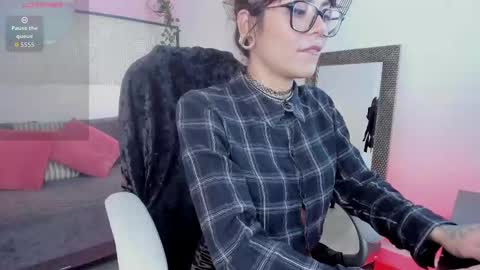 Snapshot of emeralda_co chatting on 10-08-25, 06:38 Esmeralda online show from 10-08-25, 06:38