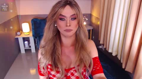 Snapshot of emeraldshemalegoddess chatting on 09-20-25, 12:11 Epitome of Goddess MISS EMERALD online show from 09-20-25, 12:11