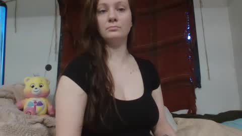 Snapshot of emerieskye chatting on 01-18-25, 11:22 EmerieSkye online show from 01-18-25, 11:22