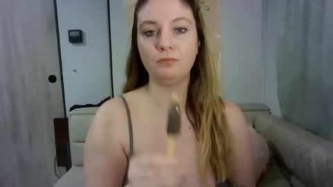 Snapshot of emerieskye chatting on 02-11-26, 06:13 EmerieSkye online show from 02-11-26, 06:13