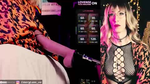 Snapshot of emerylune_xo chatting on 02-05-26, 05:34 Emery Lune online show from 02-05-26, 05:34