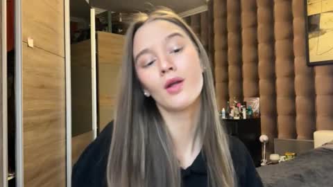 emi__ly online show from 11-27-25, 06:26