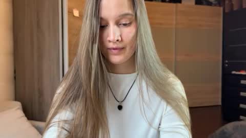 emi__ly online show from 12-17-25, 07:47