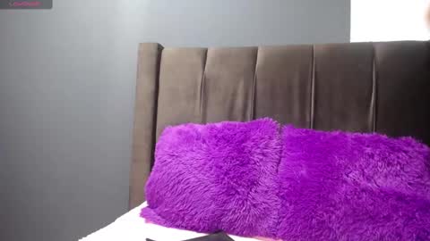 Snapshot of emi_candi chatting on 12-31-24, 01:30 emi online show from 12-31-24, 01:30