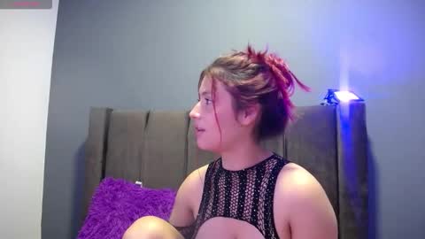 Snapshot of emi_candi chatting on 10-01-25, 05:57 emi online show from 10-01-25, 05:57