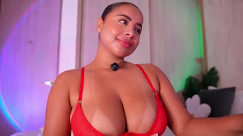 Snapshot of emiily_bell chatting on 06-01-26, 09:27 online show from 06-01-26, 09:27