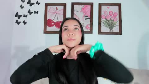 Snapshot of emiily_parkerr chatting on 05-18-26, 10:15 Emily online show from 05-18-26, 10:15