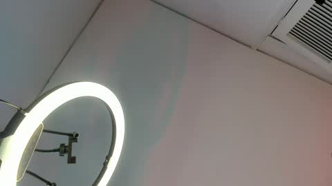 Snapshot of emiilycollins1 chatting on 01-08-25, 08:50 online show from 01-08-25, 08:50