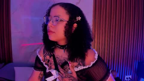 Snapshot of emiilycollins1 chatting on 10-26-25, 02:50 online show from 10-26-25, 02:50