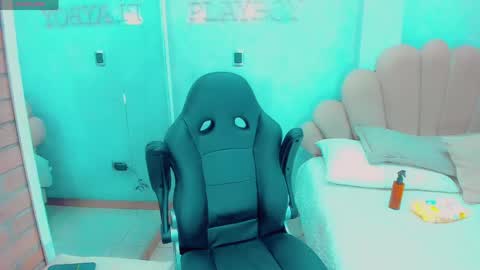 EmillySaenz online show from 04-22-26, 02:03