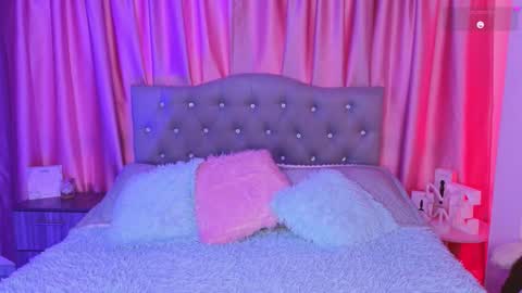 Snapshot of emiiscoot_1 chatting on 01-08-26, 04:09 Emily online show from 01-08-26, 04:09