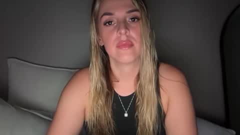Snapshot of emilelovesyou chatting on 05-02-26, 09:42 emilelovesyou online show from 05-02-26, 09:42
