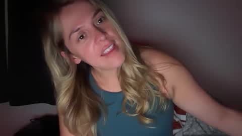 Snapshot of emilelovesyou chatting on 05-20-26, 04:51 emilelovesyou online show from 05-20-26, 04:51
