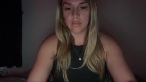 Snapshot of emilelovesyou chatting on 05-23-26, 01:26 emilelovesyou online show from 05-23-26, 01:26