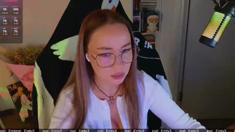 Emili online show from 11-18-25, 06:01