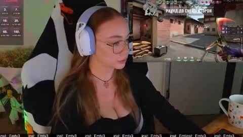 Emili online show from 11-21-25, 08:57