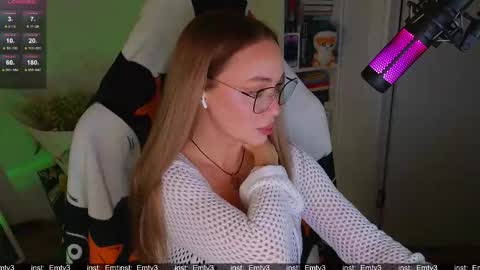 Emili online show from 11-23-25, 01:11