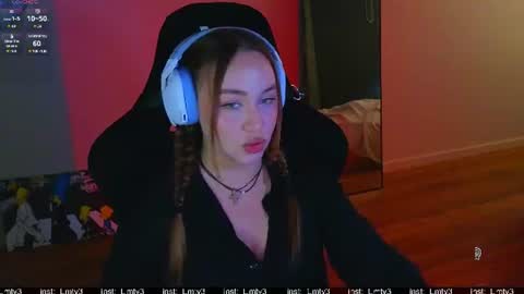 Emili online show from 06-19-26, 11:58
