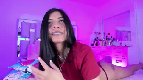 Emili clark  online show from 07-25-26, 04:32