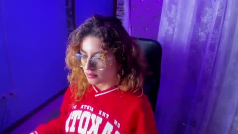 Snapshot of emili_rouse_ chatting on 09-17-25, 12:12 Emy  online show from 09-17-25, 12:12