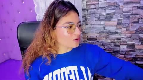 Snapshot of emili_rouse_ chatting on 09-30-25, 04:45 Emy  online show from 09-30-25, 04:45