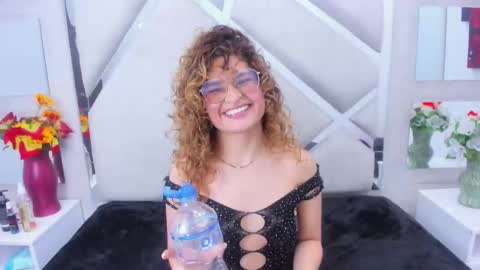 Snapshot of emili_rouse_ chatting on 10-11-25, 03:06 Emy  online show from 10-11-25, 03:06