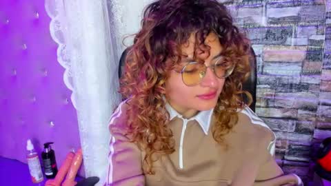 Snapshot of emili_rouse_ chatting on 10-15-25, 03:01 Emy  online show from 10-15-25, 03:01