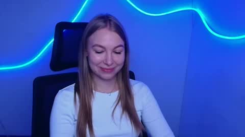 Emilia online show from 09-13-25, 05:07