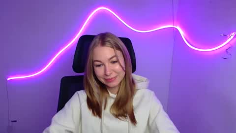 Emilia online show from 09-26-25, 05:33