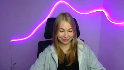 Emilia online show from 09-27-25, 05:23