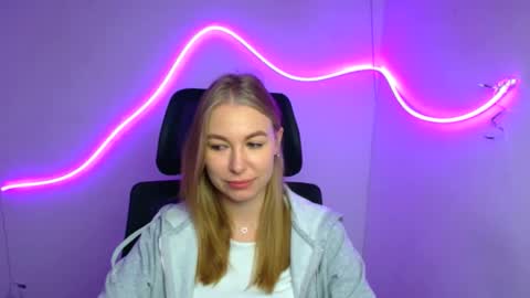 Emilia online show from 10-04-25, 03:37