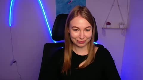 Emilia online show from 10-12-25, 05:28