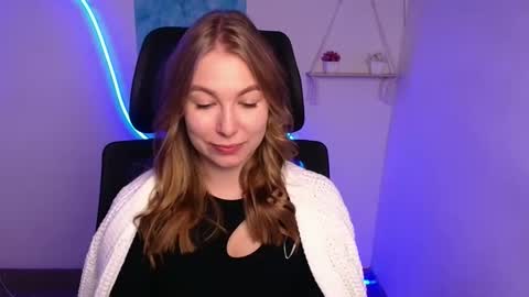 Emilia online show from 10-22-25, 05:52