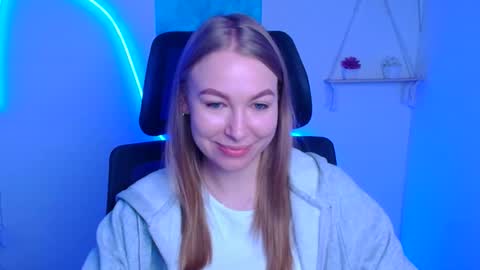 Emilia online show from 12-04-25, 06:23