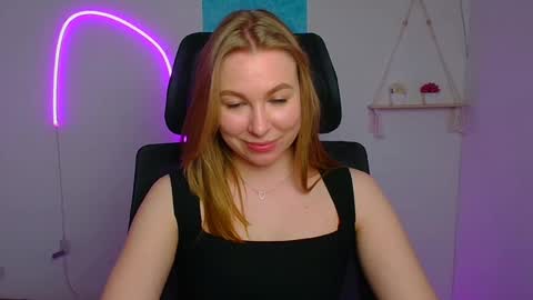 Emilia online show from 04-18-26, 07:07