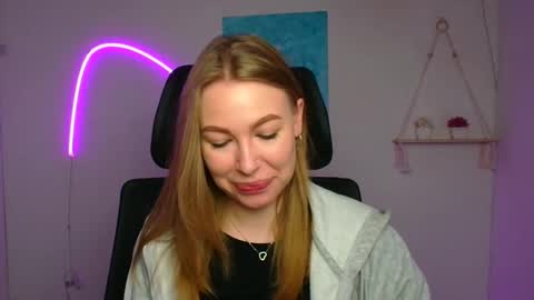 Emilia online show from 04-21-26, 05:36