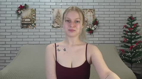 Snapshot of emiliaduchess chatting on 12-20-24, 04:25 Amili online show from 12-20-24, 04:25